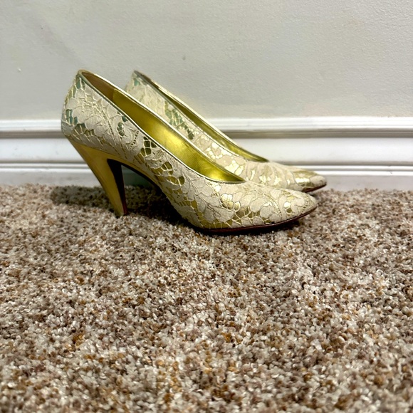 Escada Cream Lace Heels - Picture 1 of 6